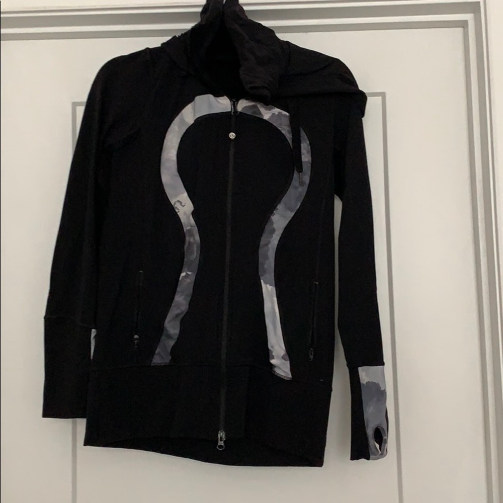 Lululemon- Hooded long sleeve zip-up jacket